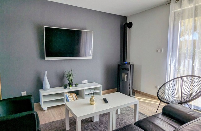 Renovated cottage with garden in Vignot