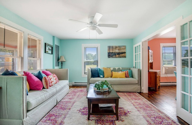 Renovated cottage with seasonal pool, firepit, & washer/dryer