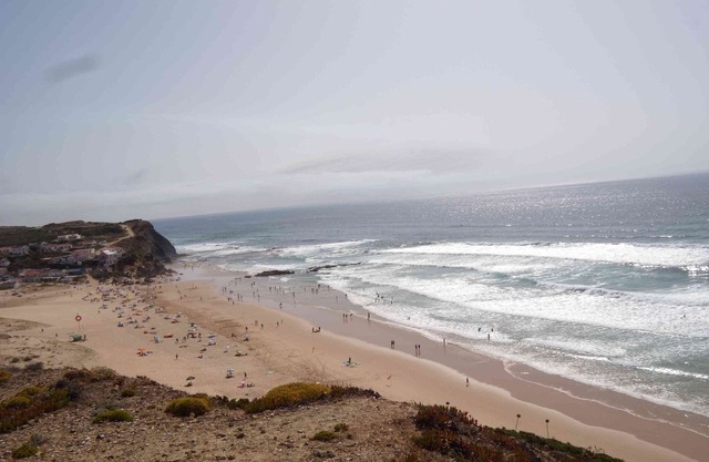 Renovated Downstairs Apartment close to the best beaches on Algarve West Coast