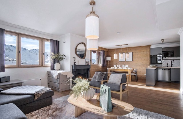 Renovated duplex for 12, direct slope access