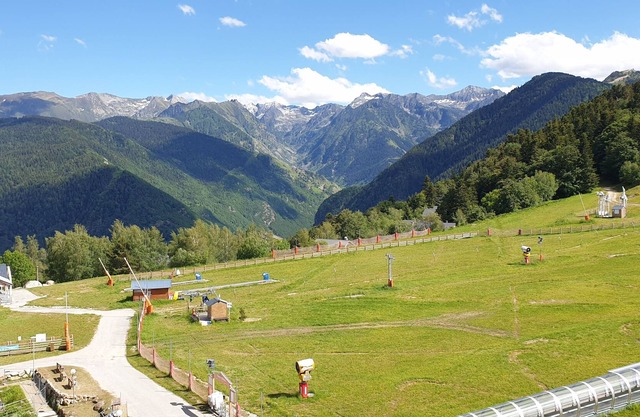 Renovated duplex with magnificent views of the Pyrenees