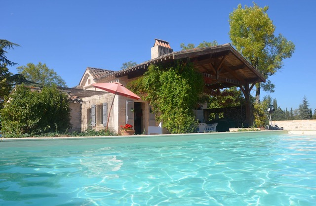 Renovated Quercy stone. Privacy. Heated private swimming pool.