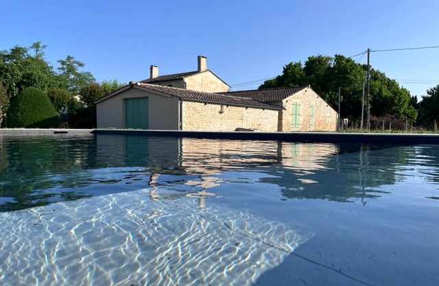 Renovated Médoc House with Heated Pool — Sleeps 10 + 1 baby