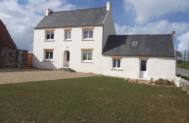 Renovated house, close to beaches, pets allowed