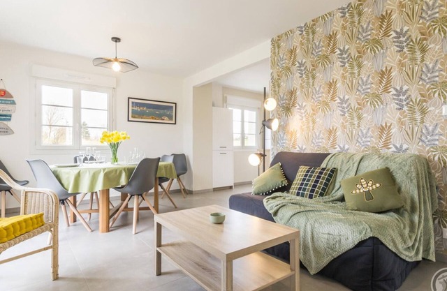 Renovated house in peaceful setting with WiFi and private parking