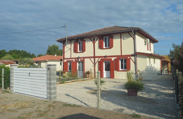 Renovated Landes house in the heart of the village