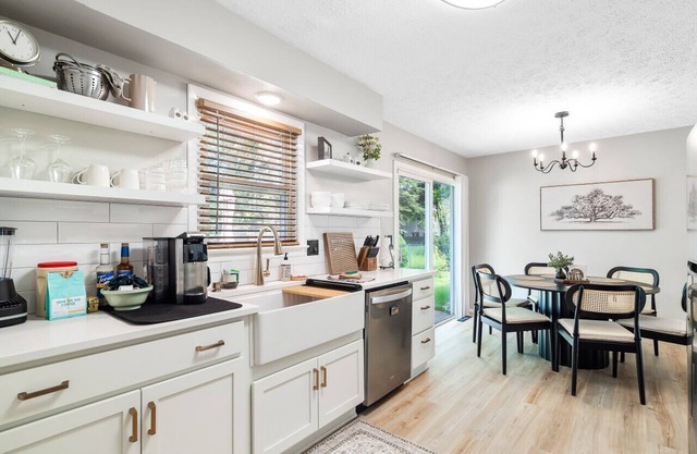 Renovated Ranch|Patio Vibes|Fully Stocked Kitchen|Sleeps 6