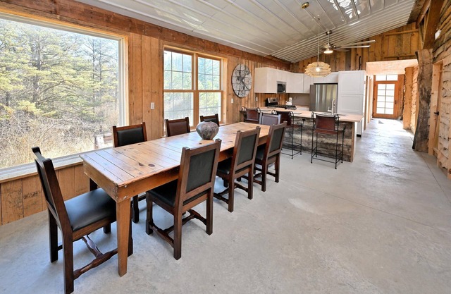 Renovated Rustic Lodge/Historic property.nHike, fish, star gaze. w/artist studio