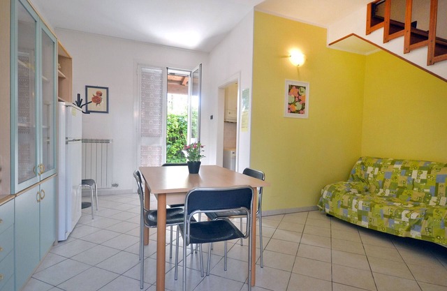 Renovated vertical cottage with garden, patio and BBQ convenient to the sea