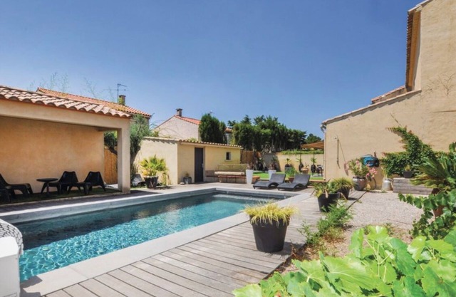 RENT DETACHED HOUSE 2MN FROM TOWN CENTER