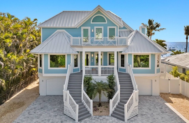 RENT NOW! NEW, WATERFRONT HOME, IN VILLAGE, POOL, HOT TUB, DOCK, PUTTING GREEN!