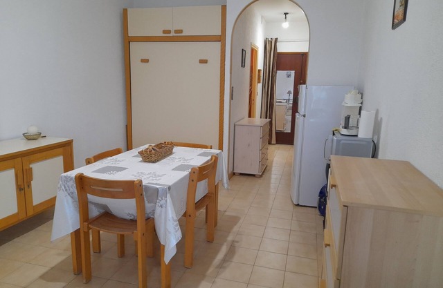 Rent studio "feet in the water"