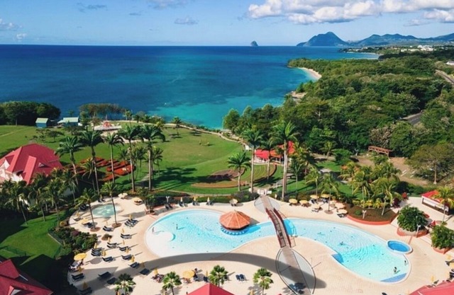 Rent superb sea view apartment in Martinique hotel complex