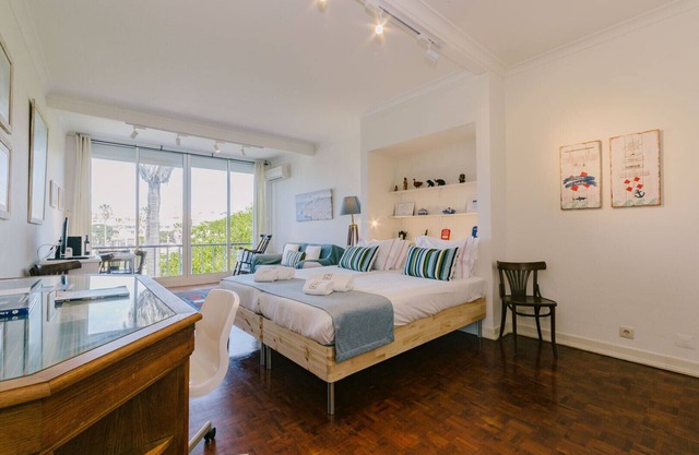 RENT4REST ESTORIL BEACHFRONT APARTMENT - STUDIO