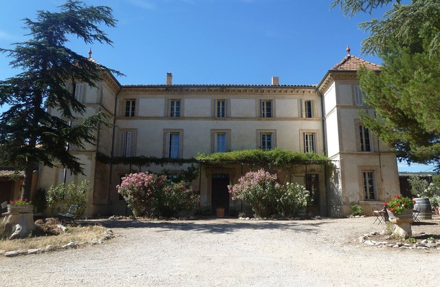 RENTAL 7 PEOPLE LUBERON SAINT SATURNIN APT