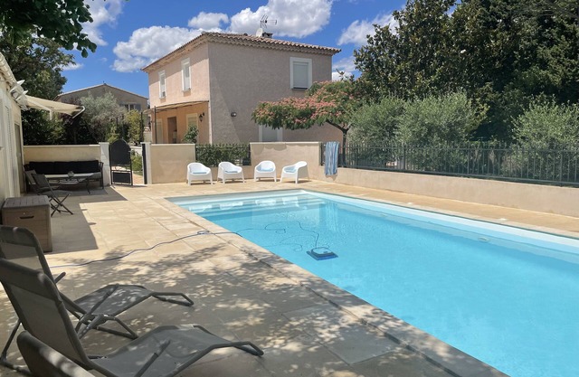 Rental month for the festival of Avignon and for the month of August to the who