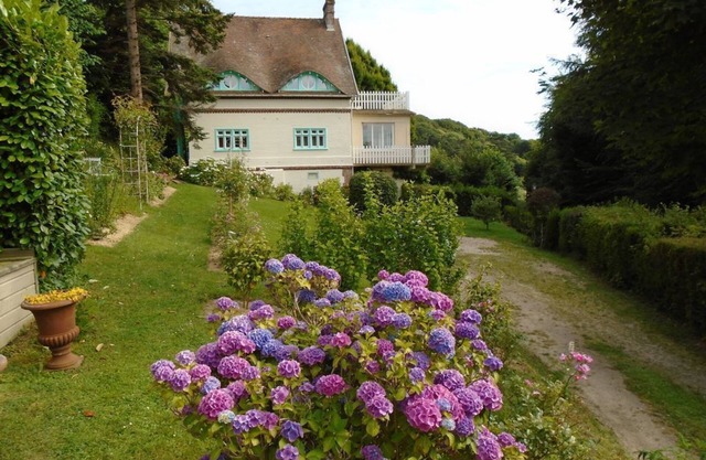Rental of a Cottage + an Apartment in a Norman character property