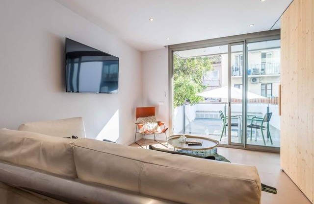 Rentals: Sant Gervasy apt, big terrace