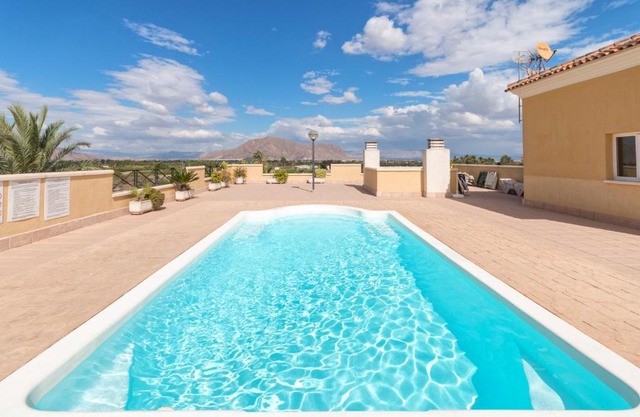 Residential jardín del pintor - la casa amarilla