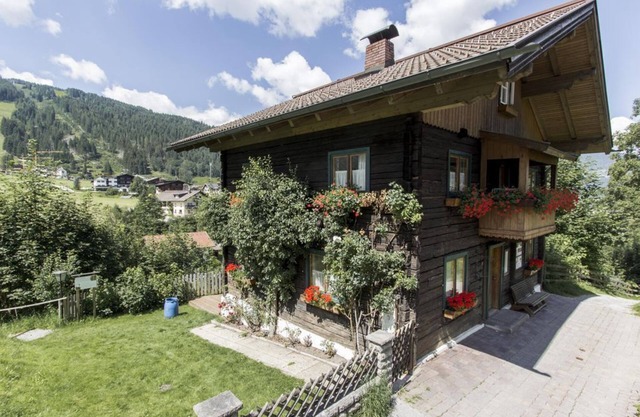 RESL Resort - Chalet Schneiderhäusl - Holiday home (8-14 persons/6 bedrooms)