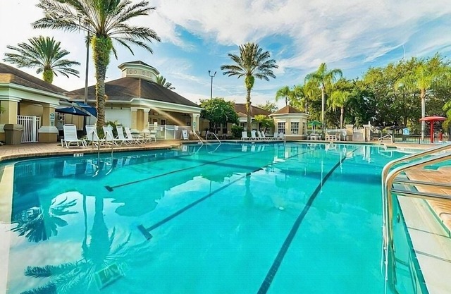 Resort condo near Disney with pool, hot tub, tennis, central AC, & washer/dryer