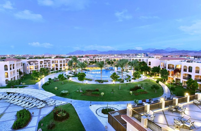 Resort-Style Family Vacation: Three Rooms, Spa, Games, Pool Bar & Beach Access