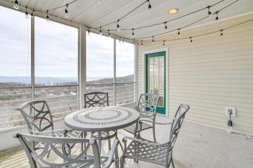 Resort Hot Tub Access! Table Rock Lake Condo