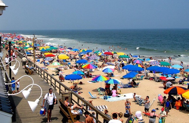 Resort Living 1.5 miles to Bethany Beach!