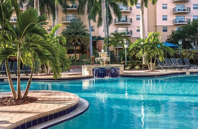 Resort Managed 2 BR -Sleeps 8 at Wyndham Palm Aire - Pools, Free Beach Shuttle!
