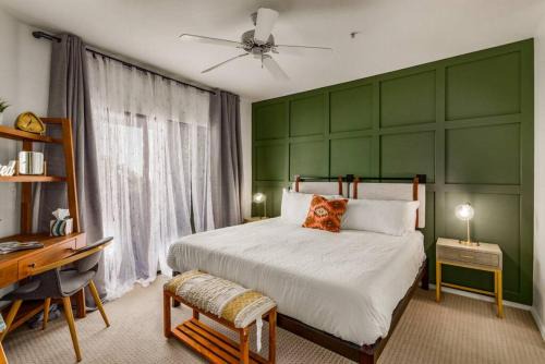 Resort-style 1BR - Walkable - Putting Green - Pool