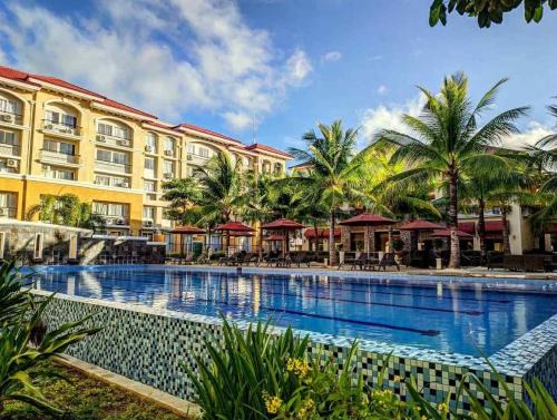 Resort-style 3BR getaway in Sanremo Oasis!