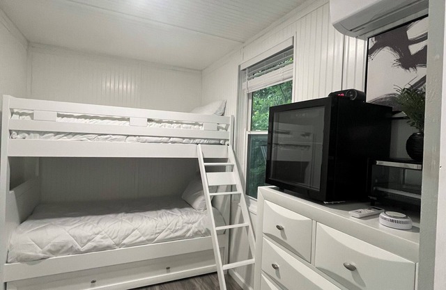 Resort with WiFi, Fitness room & Pool in enchanting Point Blank