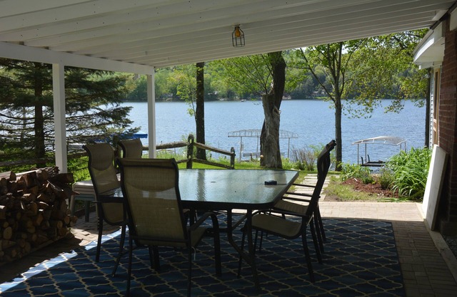 Restful and Relaxing Lakeside Cottage on Lake Bomoseen