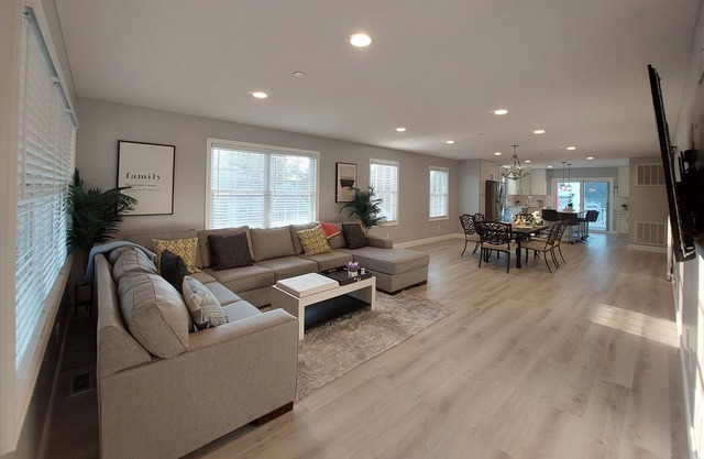 Restful Hotel-Inspired Modern Retreat, A New Cozy 3BR, 2BA Open Concept Home