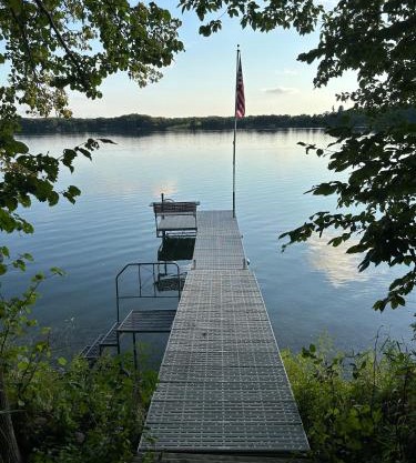 Restful Retreat on the Lake - Natural and Peaceful