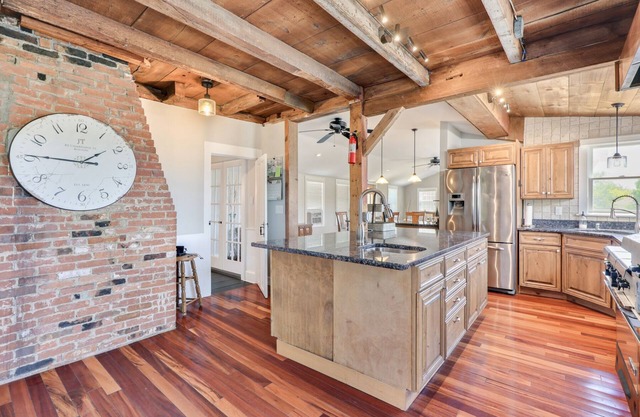 Restored 1830s Era Home - Close to Nantucket Sound