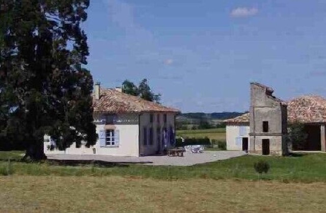 restored character house in a quiet area. Swimming Pool. View