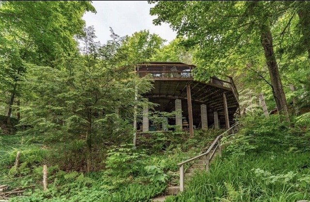 Retreat 360 – A Unique Circular Cottage on Three Mile Lake