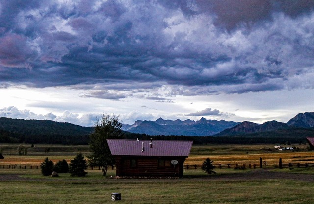 Retreat Big Groups, Escape Crowds with a Private View, 3 Cabins w/Hot Tub