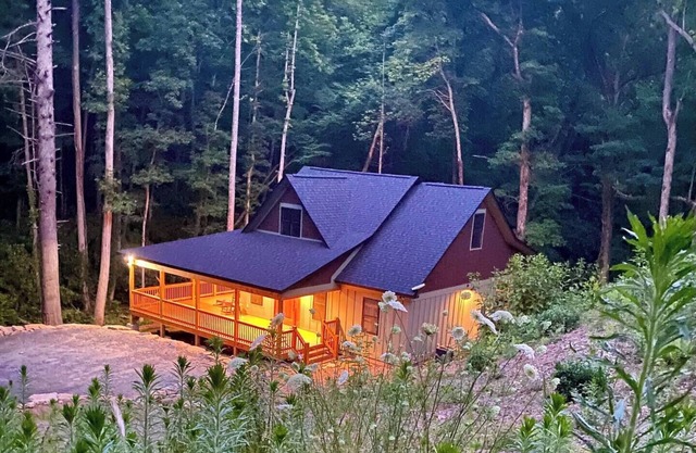 Retreat - Creek, Sliding Rock, Waterfalls, Fishing, Hiking, Hot Tub, Fire Pit