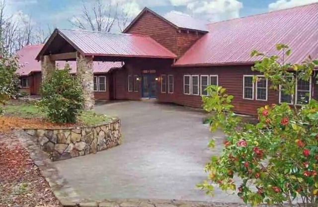 Retreat, group vacation, reunion, wedding friendly with amazing view. Sleeps 30