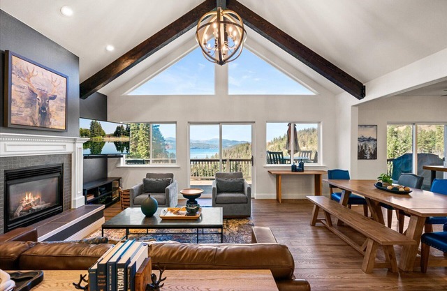Retreat Near Town-Golf w/Views | 4000 sqft | Game Rooms | Fire Table | 4-acres