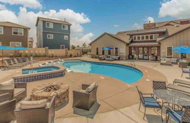 Retreat with Resort like amenities | King bed | 2 Queen beds | Fast Wi-Fi | Sleeps 7