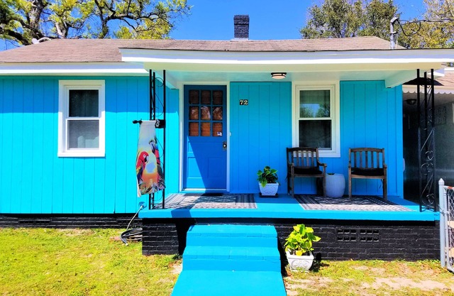 Retro Bungalow Near NAS. Military Discount