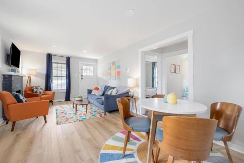 Retro Mid-Mod Gem in Bristol * Fully Renovated