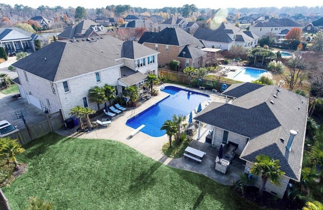 Reunion Paradise! Upscale 5300 SQ FT PLUS Hot Tub, Sauna, Steam Shower, 50' Pool