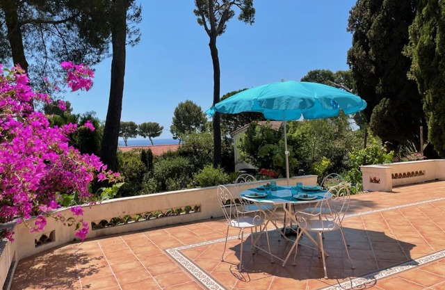 Rez-de-chaussée dans grand jardin provençal, à la villa Tatiana