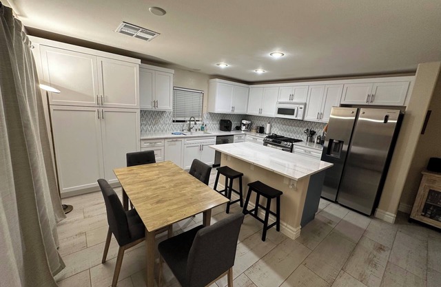 Rhoads Ranch - 4 bdrm home in secure gated golf community with Red Rock Vistas.