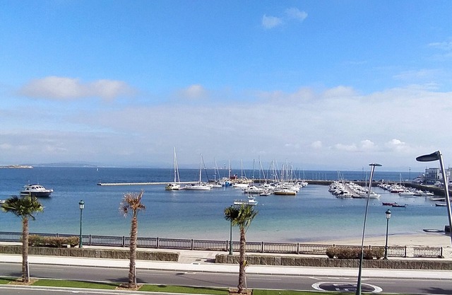 Ribeira: 1 st beachfront with magnificent views of the ria de Arosa