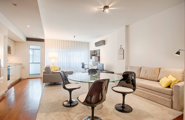 Ribeira 2 - Time Out Market - Brand new. A few steps from Mercado da Ribeira. Carefully decorated.